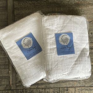 Two organic cotton muslin swaddle blankets- white